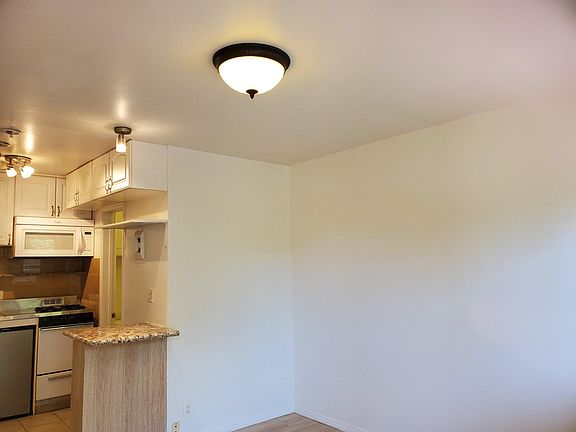 5th image of 616 Broadway St #A