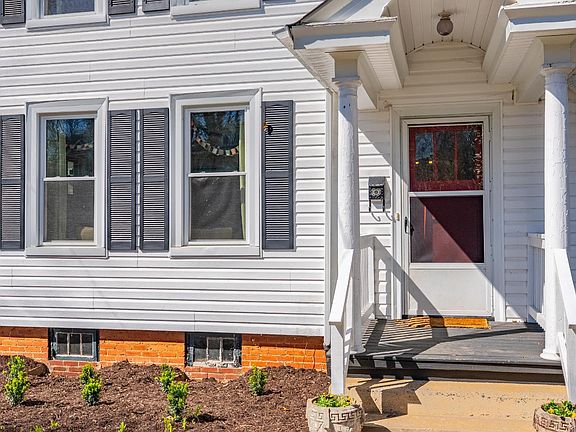 3rd image of 220 Langhorne Ln