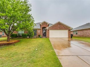 1623 Hummingbird Ln, Cleburne, TX 76033