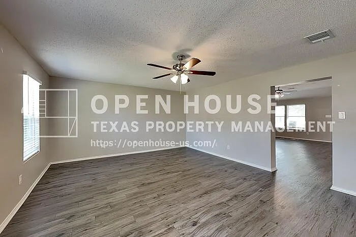 520 Bailey St — Photo 6