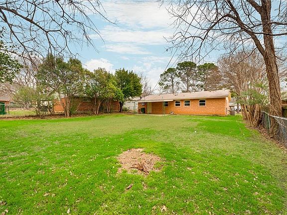 2nd image of 1825 Larkspur Dr