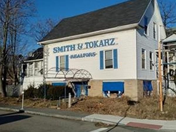 2nd image of 24 Leonard St