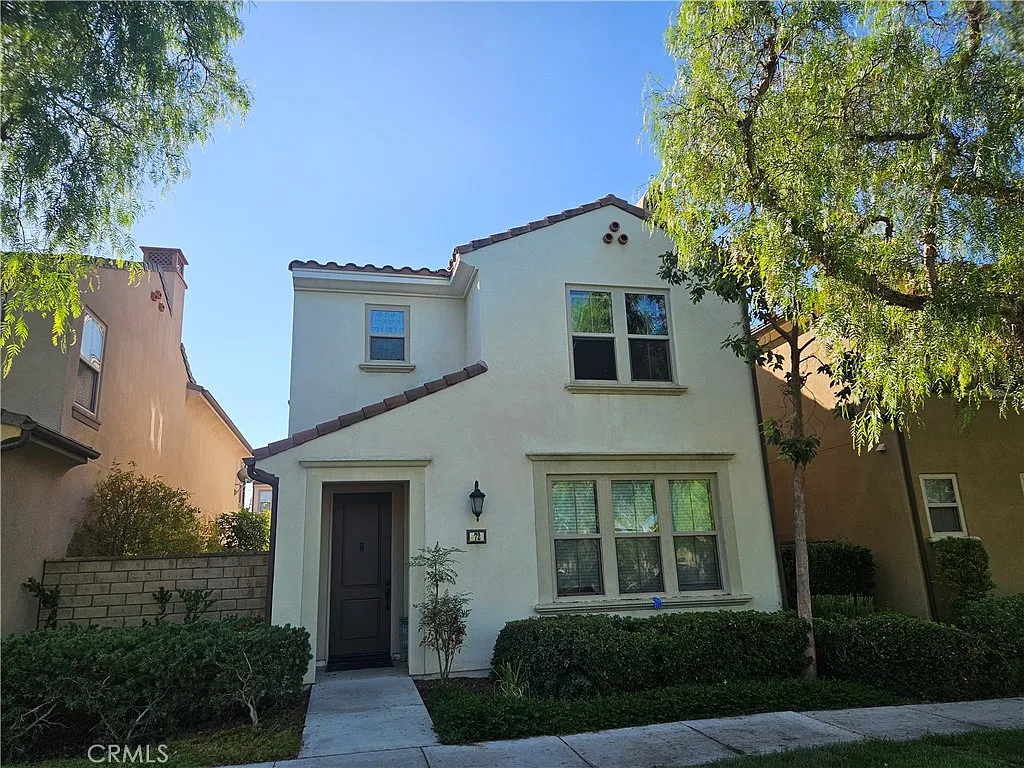 4 bed, 2398 sqft, $5,100 — Photo 2