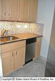 4th image of 830 Howard Ave APT 2E