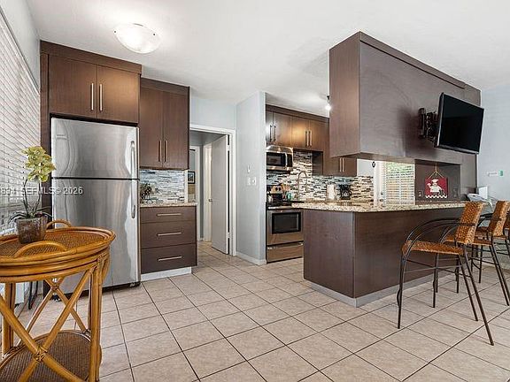 5th image of 2033 NE 33rd Ave Unit 3