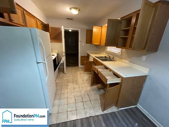 3rd image of 3689 Spottswood Ave #3689