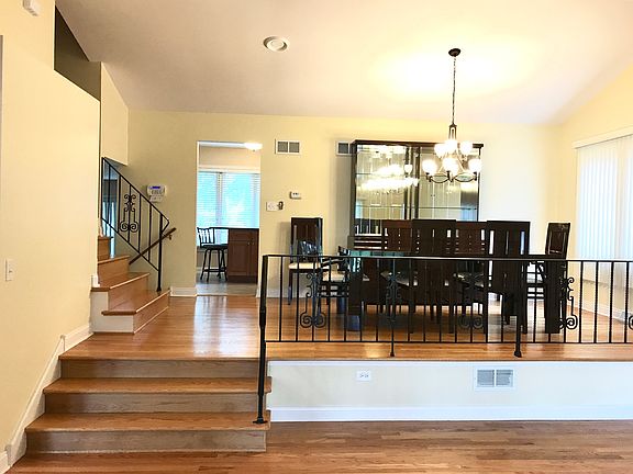 4th image of 4315 Applewood Ln