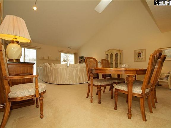 4th image of 914 Sturbridge Dr #126