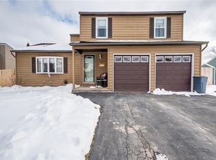 7711 Majestic Dr, Liverpool, NY 13090