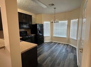 417 N 1st St, La Porte, TX 77571