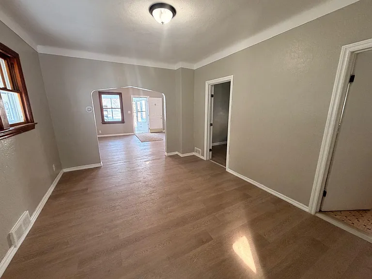 324 E Oakland St — Photo 7