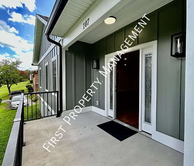 107 Douglas Dr — Photo 3