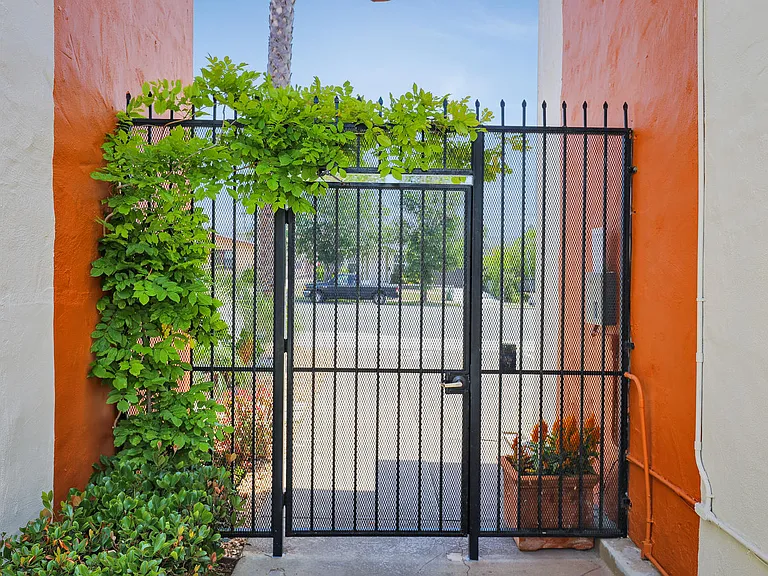 4050 Swift Ave #17 — Photo 18