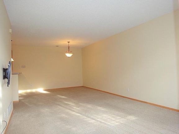 5th image of 18025 96th Ave N #402