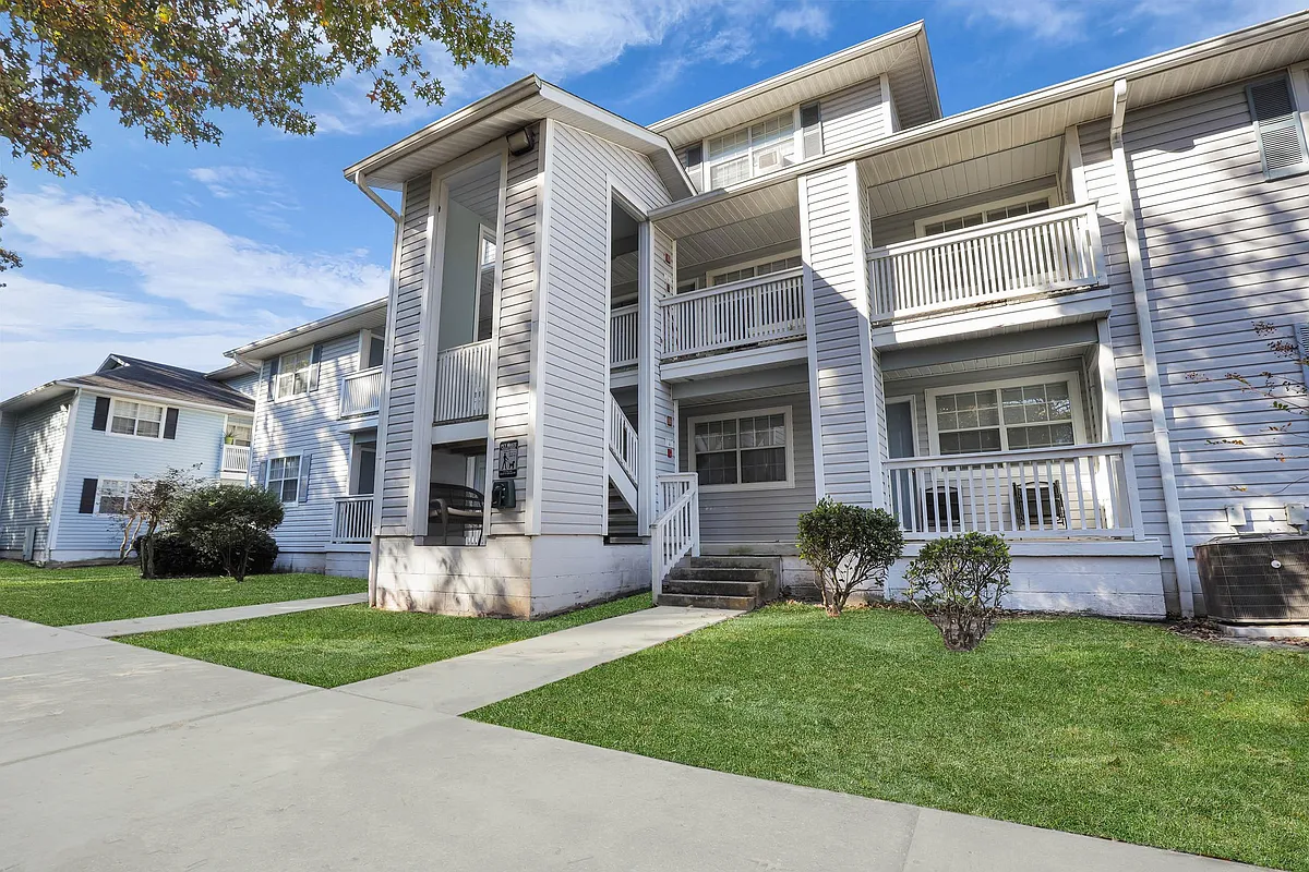Building Photo - Plantation Oaks Apartments