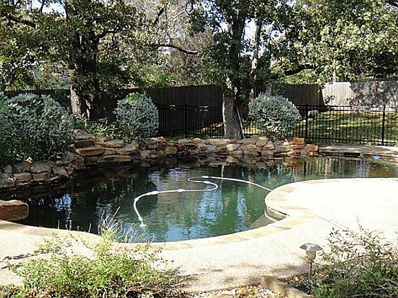 2nd image of 8325 Thornhill Dr
