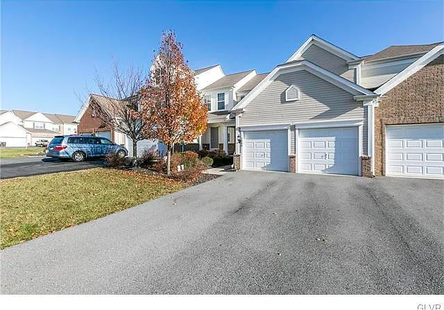1869 Emerald Dr — Photo 1