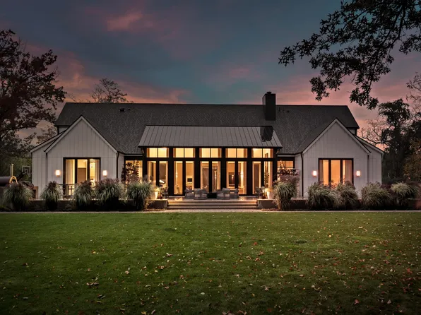 2064 Norfork Rd, Northfield, IL 60093