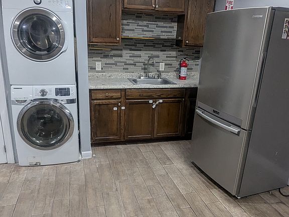 5th image of 309-311 W Broadway #309-311