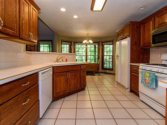 5th image of 29741 Follmer St
