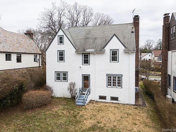 2nd image of 60 Parkway E