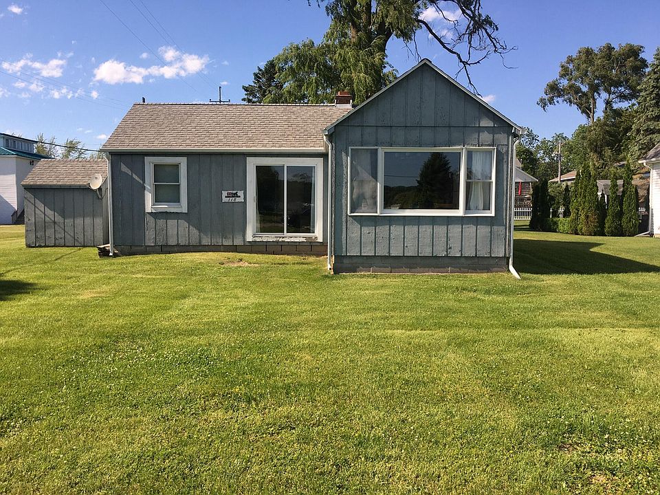 118 E Lake St, Pentwater, MI 49449 Zillow