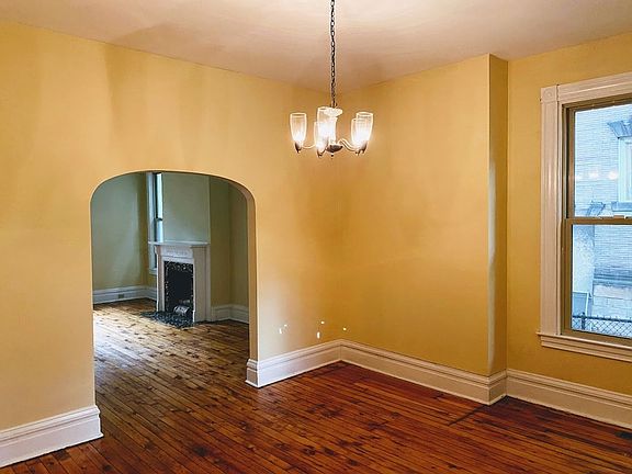 3rd image of 5910 Howe St #1