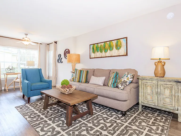 The Club at Danforth Apartments — Photo 26