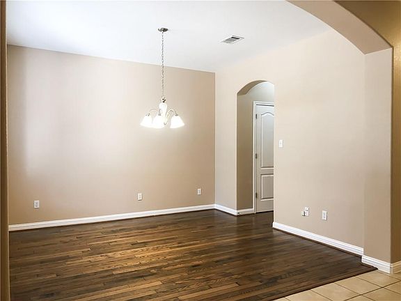 4th image of 3705 Juniper Hills St