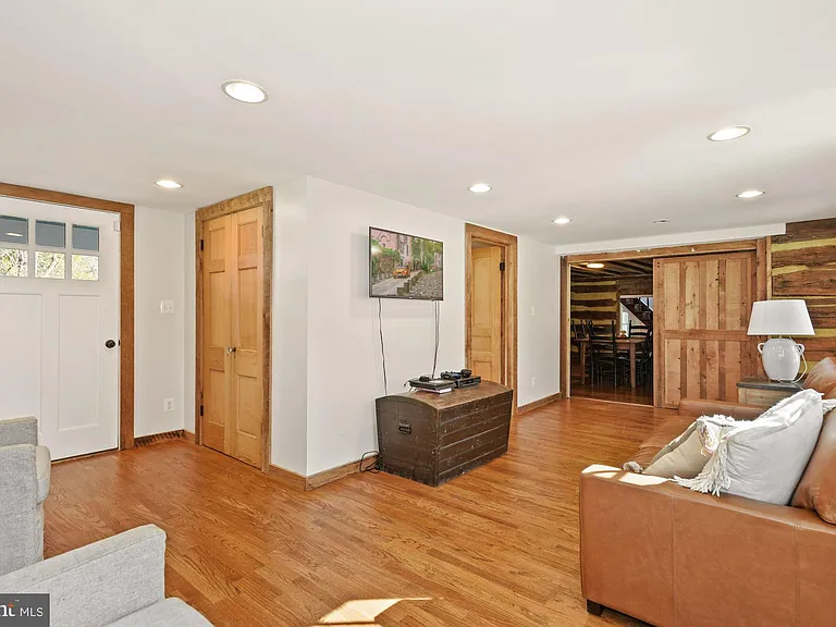 326 Walker Rd — Photo 17