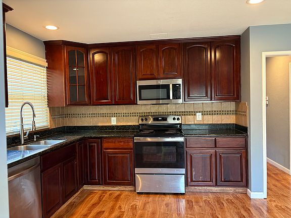 5th image of 2234 Newhall St #1