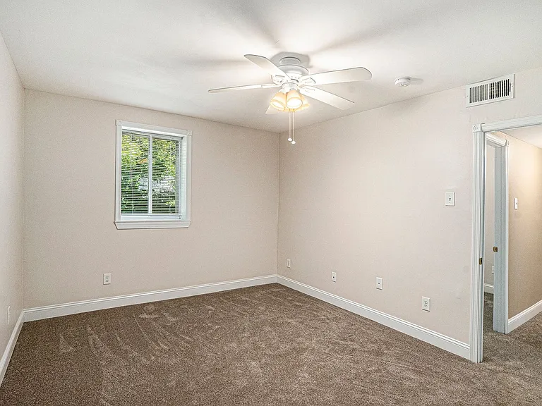 Maple Court Apartments — Photo 11