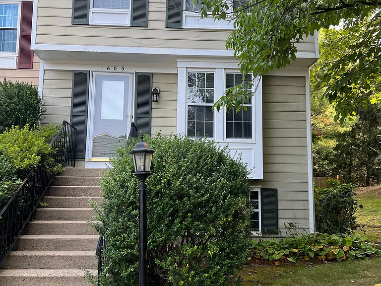 1683 Bayfield Way — Photo 1