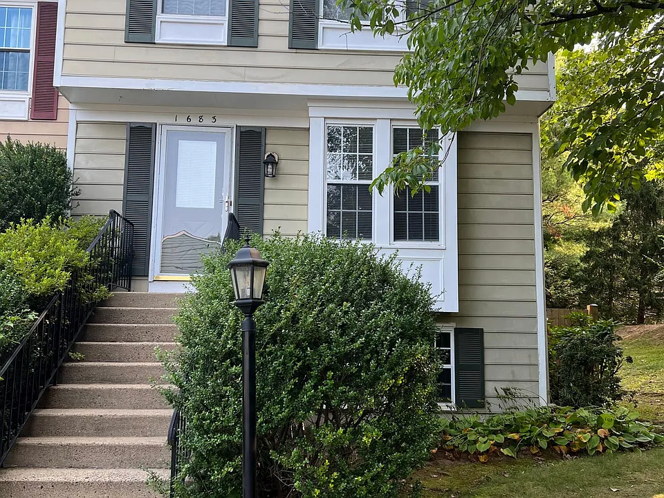 1683 Bayfield Way