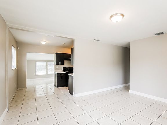 4th image of 20721 NE 13th Ave
