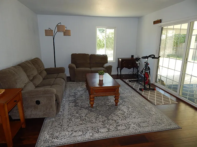 1020 Snyder Dr — Photo 7