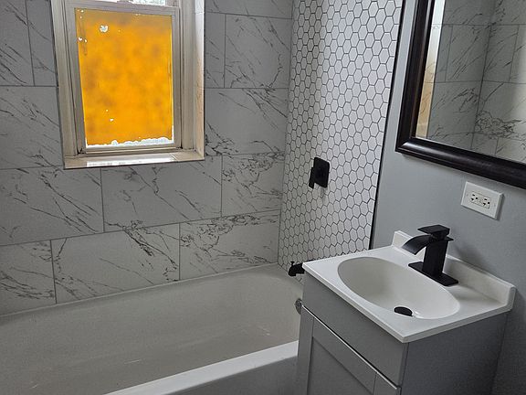 3rd image of 1843 W 54th St #3E