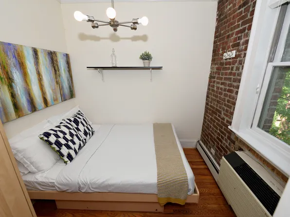 692 10th Avenue image 13 of 24