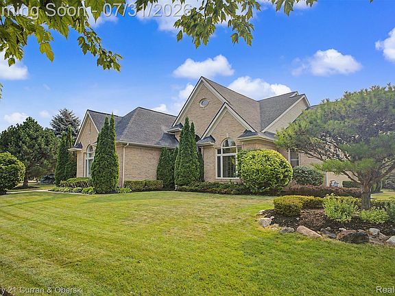 2nd image of 48541 Inveraray Rd