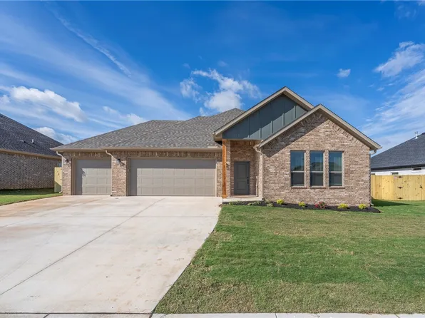 151 W Pitts St, Farmington, AR 72730