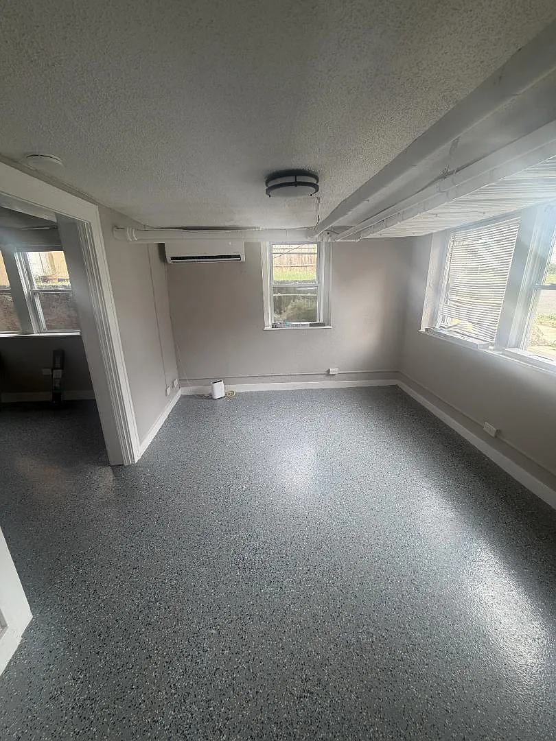 2 Grand Blvd - Unit 10 — Photo 2