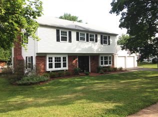 13304 Pennypacker Ln, Fairfax, VA 22033