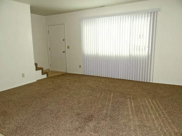 Building Photo - 305 1/2 Covert Ln