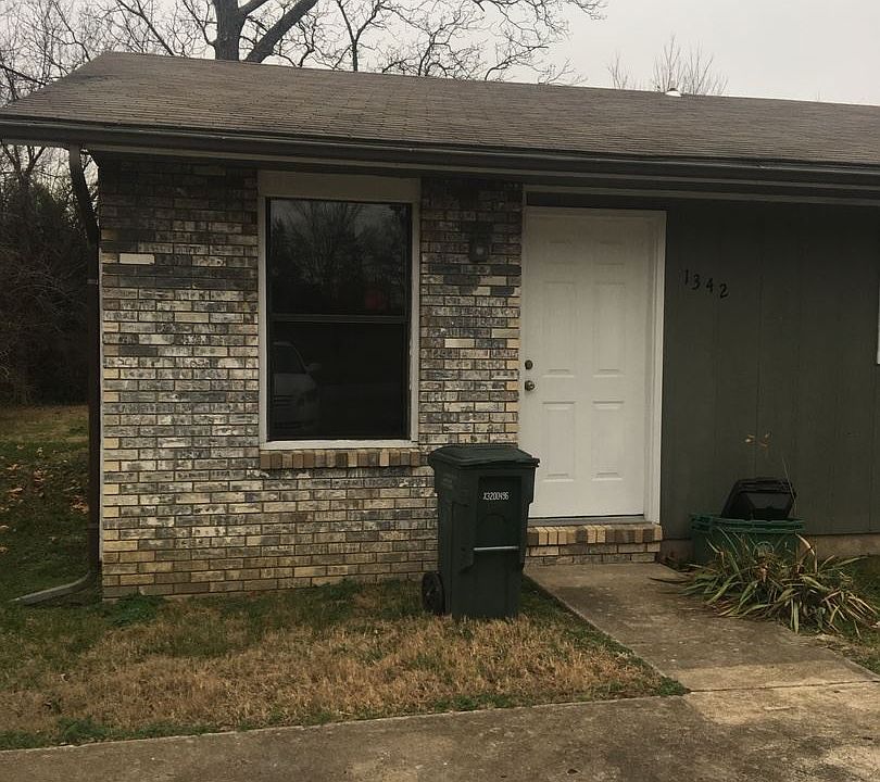 1st image of 1342 E Farmers Dr