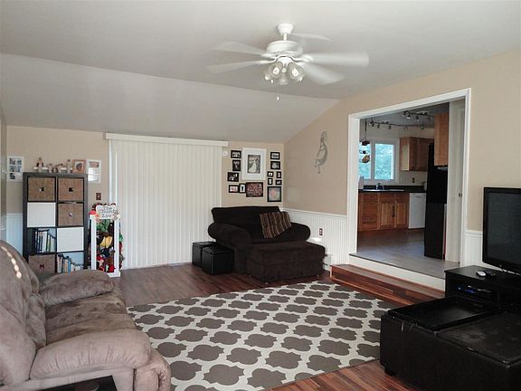 2nd image of 934 Marion Ave