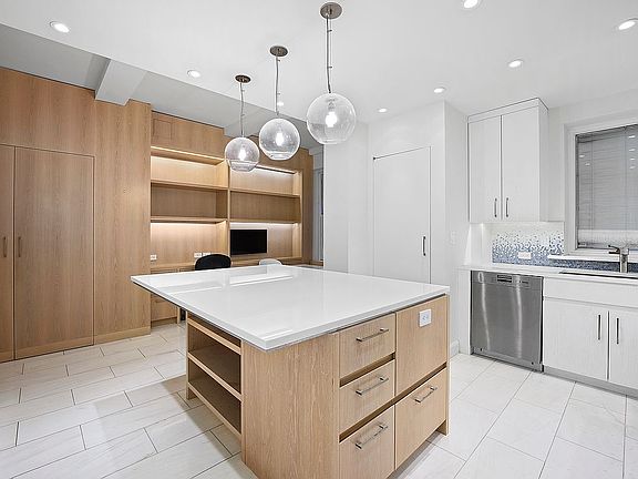 5th image of 120 W 70th St APT 2B