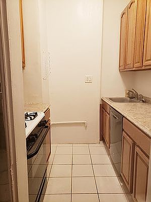 5th image of 136 Amity St APT 2