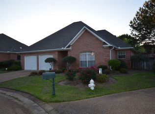 3 Spring Lake Cir, Pearl, MS 39208