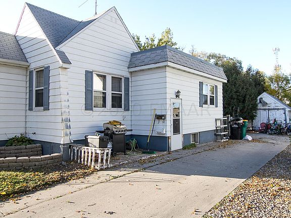 3rd image of 222 2nd Ave W