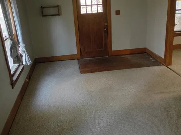 204 Lexington Ct, Fort Wayne, IN 46806